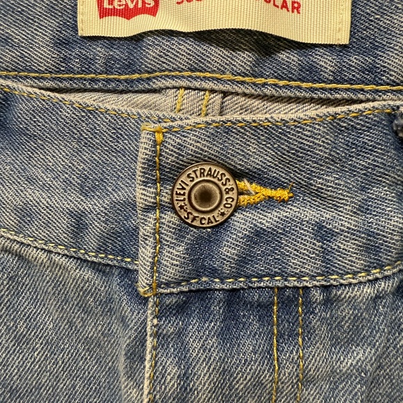 Levi's 505 Regular Fit Denim Shorts for women, size 16 Regular W28. - Picture 2 of 4